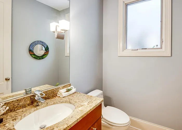 Holiday home 1 Mi To Metra: Estate W/ Theater, Game &