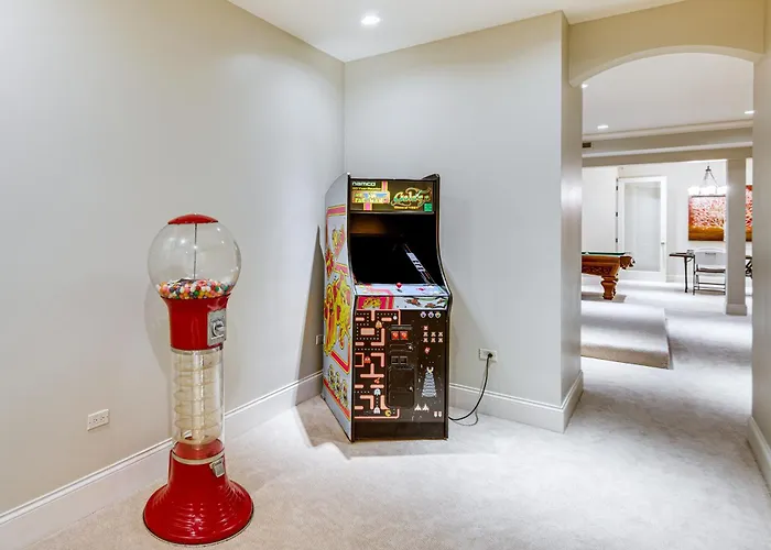 1 Mi To Metra: Estate W/ Theater, Game & * Northbrook