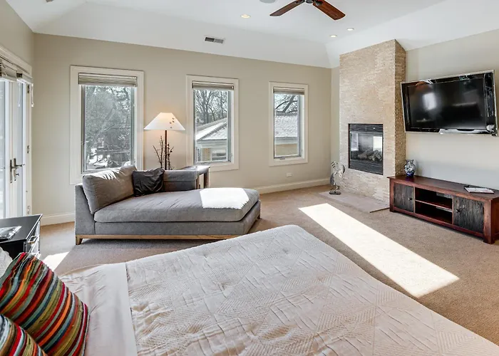 1 Mi To Metra: Estate W/ Theater, Game &