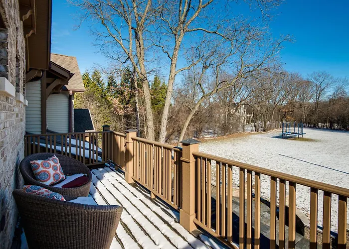 Holiday home 1 Mi To Metra: Estate W/ Theater, Game &