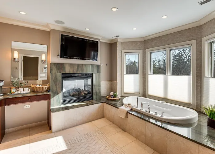 1 Mi To Metra: Estate W/ Theater, Game &