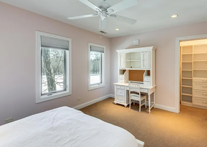 Holiday home 1 Mi To Metra: Estate W/ Theater, Game & *