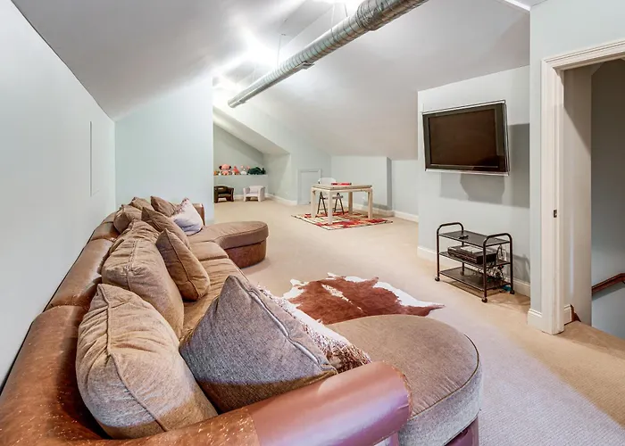 1 Mi To Metra: Estate W/ Theater, Game & Northbrook