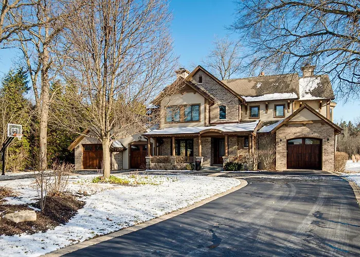 1 Mi To Metra: Estate W/ Theater, Game & Northbrook